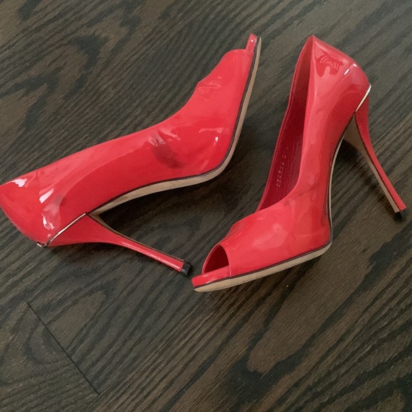 GUCCI Coral Patent Leather Open Toe Pumps - Picture 6 of 6